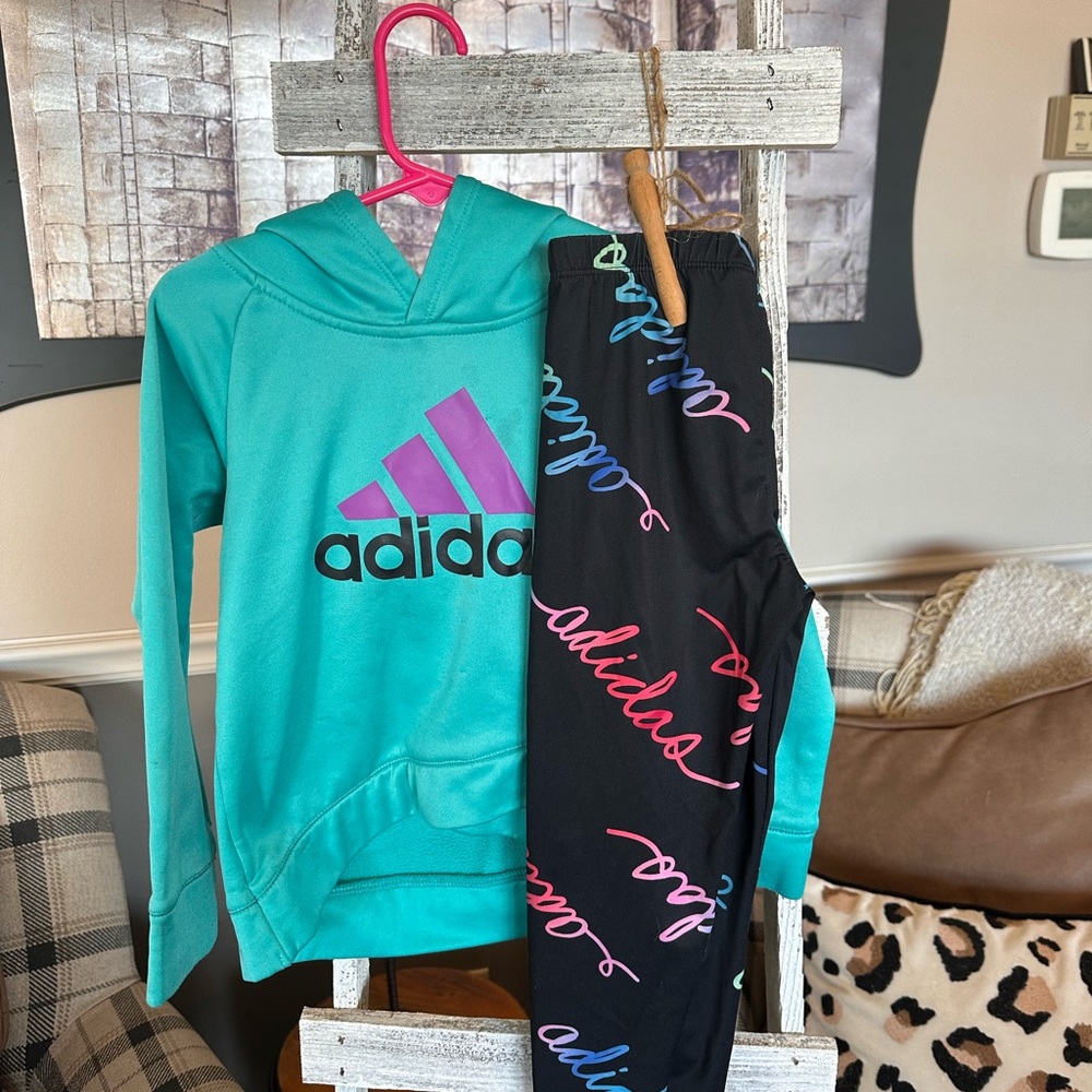 Adidas outfit hoodie and leggings
